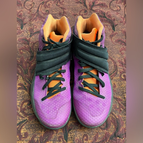 Kyrie 2 Basketball Shoe - Picture 3 of 6